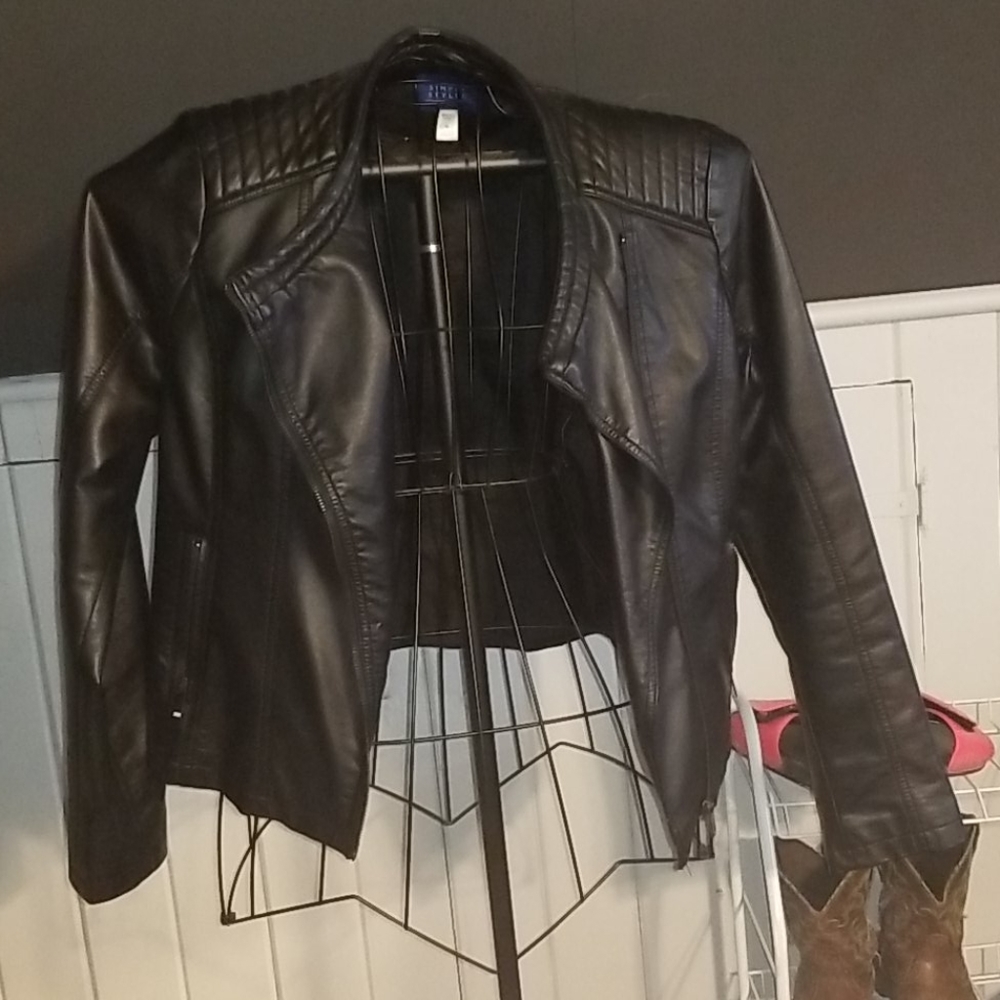 Black leather jacket🎁
